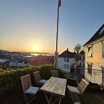 2-roms Med Spektakulaer Utsikt Og Privat Hage Appartement *