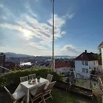 2-roms Med Spektakulaer Utsikt Og Privat Hage Appartement