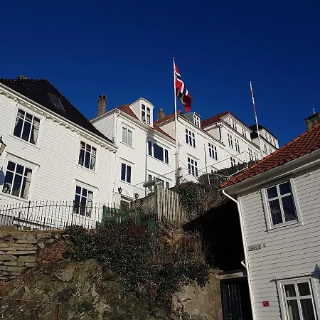 Apartamento 2-roms Med Spektakulaer Utsikt Og Privat Hage *