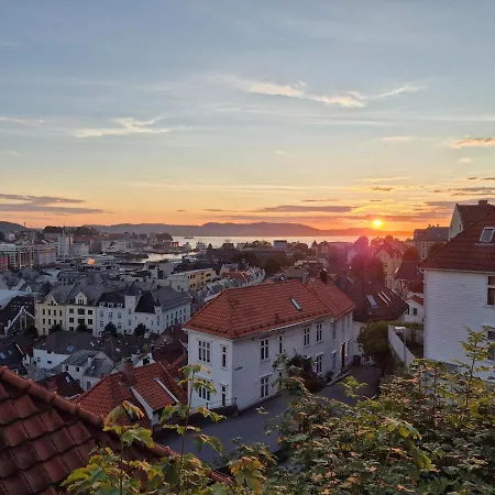 2-roms Med Spektakulaer Utsikt Og Privat Hage