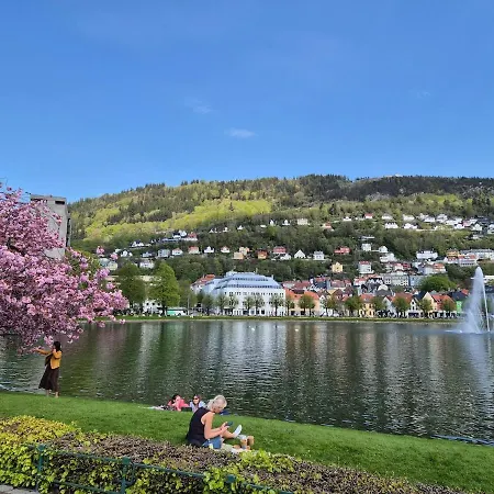 2-roms Med Spektakulaer Utsikt Og Privat Hage 아파트